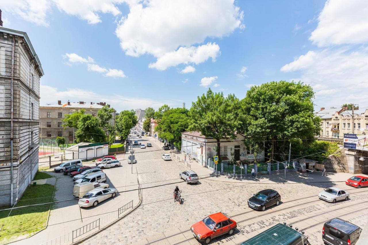 Сучасна Квартира По Вул Дарії Гусяк 9 Біля Краківського Lviv Buitenkant foto