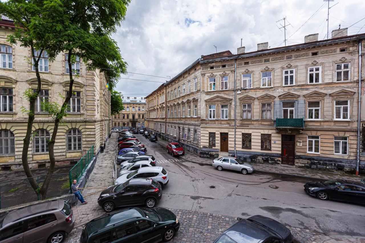 Сучасна Квартира По Вул Дарії Гусяк 9 Біля Краківського Lviv Buitenkant foto